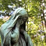 Estatua, escultura, bronce, gris-verde, pátina, mujer, duelo, triste, luto, meditación, cementerio, cabeza, monumento funerario, religión, fe, oscuro, arte funerario, caídas, duelo, duelo, duelo, duelo, duelo