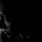 Oscuro, cara, chica, persona, mujer, triste, desesperado, sombrío, infeliz, sombras, retrato, perfil, blanco y negro, monocromo, triste, triste, triste, triste, chica triste, triste