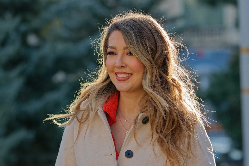Mujer, joven, rubia, feliz, sonriente, al aire libre, estilo de vida, moda, mujer, mujer, mujer, mujer, mujer